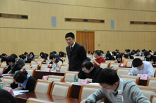 中國質(zhì)量檢驗(yàn)協(xié)會秘書長助理張明在復(fù)賽考試現(xiàn)場監(jiān)考