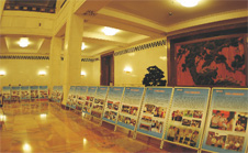 中國質(zhì)量檢驗(yàn)協(xié)會收集制作的各地質(zhì)量技術(shù)監(jiān)督局及直屬掛靠單位在“質(zhì)量和安全年”里開展的工作以供與會代表參觀