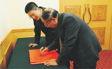 時任中國質(zhì)量檢驗(yàn)協(xié)會會長李保國現(xiàn)場題詞:熱烈祝賀第十六屆中國質(zhì)量高層論壇圓滿成功!