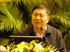 中國機(jī)械工程聯(lián)合會副會長楊學(xué)桐參加第十六屆中國質(zhì)量高層論壇并講話